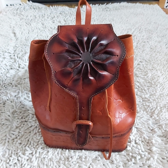 Unbranded brown tooled leather backpack - Picture 6 of 6